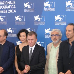 Venezia 2014: Carlo Verdone, Joan Chen, Tim Roth ed Alexandre Desplat al photocall