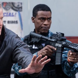 The Last Ship: Charles Parnell e Eric Dane nell'episodio No Place Like Home