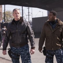 The Last Ship: Eric Dane e Charles Parnell nell'episodio No Place Like Home