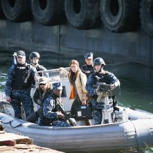 The Last Ship: una scena di gruppo nell'episodio No Place Like Home