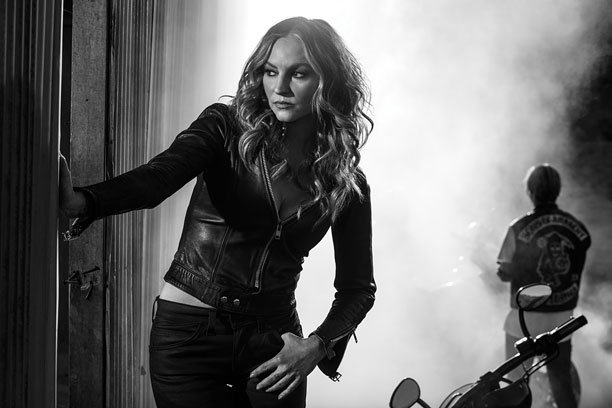 Sons of Anarchy: Drea de Matteo in una foto promozionale per l'ultima stagione della serie