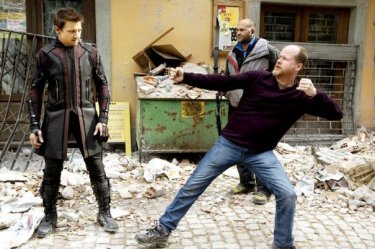 Avengers: Age of Ultron: Joss Whedon e Jeremy Renner sul set del film