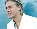 Charlie Hunnam sul trono di Re Artù?