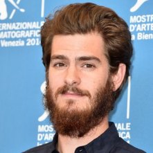 Venezia 71: un primo piano di Andrew Garfield, protagonista di 99 Homes