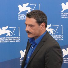 Venezia 2014: Marco Leonardi posa al photocall di Anime nere