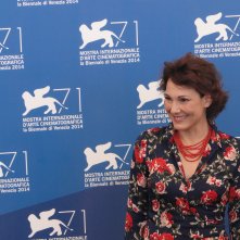 Venezia 2014: Anna Ferruzzo sorride al photocall di Anime nere