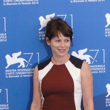 Venezia 2014: Barbora Bobulova sorride al photocall di Anime nere