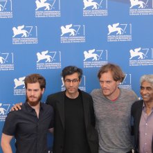 Venezia 2014: Andrew Garfield e Michael Shannon con Ramin Bahrani ed il produttore Ashok Amritraj al photocall di 99 Homes