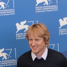 Venezia 2014: uno scatto di Owen Wilson dal photocall di She's Funny That Way