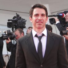 Venezia 2014: Chris Messina sfila sul tappeto rosso per Manglehorn