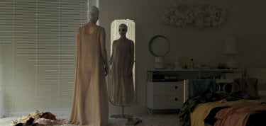 Goodnight Mommy: Susanne Wuest in una scena dell'horror