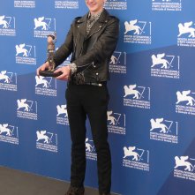 Venezia 2014: Isaac Hempstead-Wright con il suo Uovo al photocall di Boxtrolls