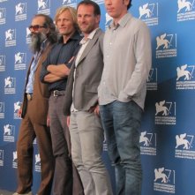 Loin des Hommes a Venezia 2014 - i due protagonisti con il regista