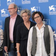 Olive Kitteridge: Frances McDormand posa con la regista Lisa Cholodenko, la sceneggiatrice Jane Anderson e Richard Jenkins al photocall di Venezia 2014