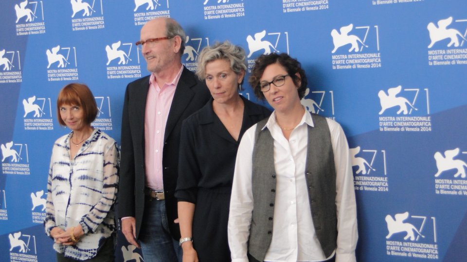 Olive Kitteridge: Frances McDormand posa con la regista Lisa Cholodenko, la sceneggiatrice Jane Anderson e Richard Jenkins al photocall di Venezia 2014