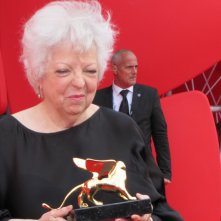 Thelma Schoonmaker con il suo Leone d'Oro alla carriera, Venezia 2014
