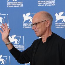 Gabriele Salvatores saluta al photocall di Italy in a Day a Venezia 2014