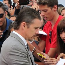 Mostra del Cinema di Venezia 2014 - Ethan Hawke arriva sul tappeto rosso di Cymbeline