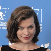 Un primo piano di Milla Jovovich al photocall di Cymbeline a Venezia 2014