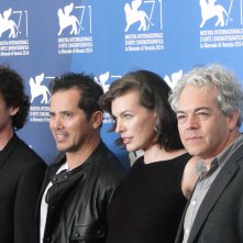 Milla Jovovich, Anton Yelchin, John Leguizamo e Michael Almereyda posano al photocall di Cymbeline a Venezia 2014
