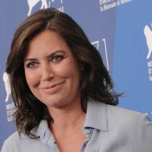 Una foto di Sabina Guzzanti al photocall de La trattativa a Venezia 2014