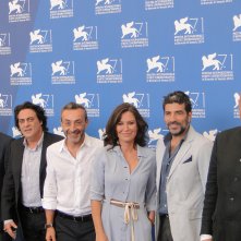 Sabina Guzzanti in compagnia del cast al photocall de La trattativa a Venezia 2014