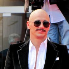 James Franco sul red carpet di Venezia 2014, con un look diverso