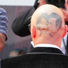 James Franco sul red carpet di Venezia 2014: un tatuaggio temporaneo per spiazzare i fan