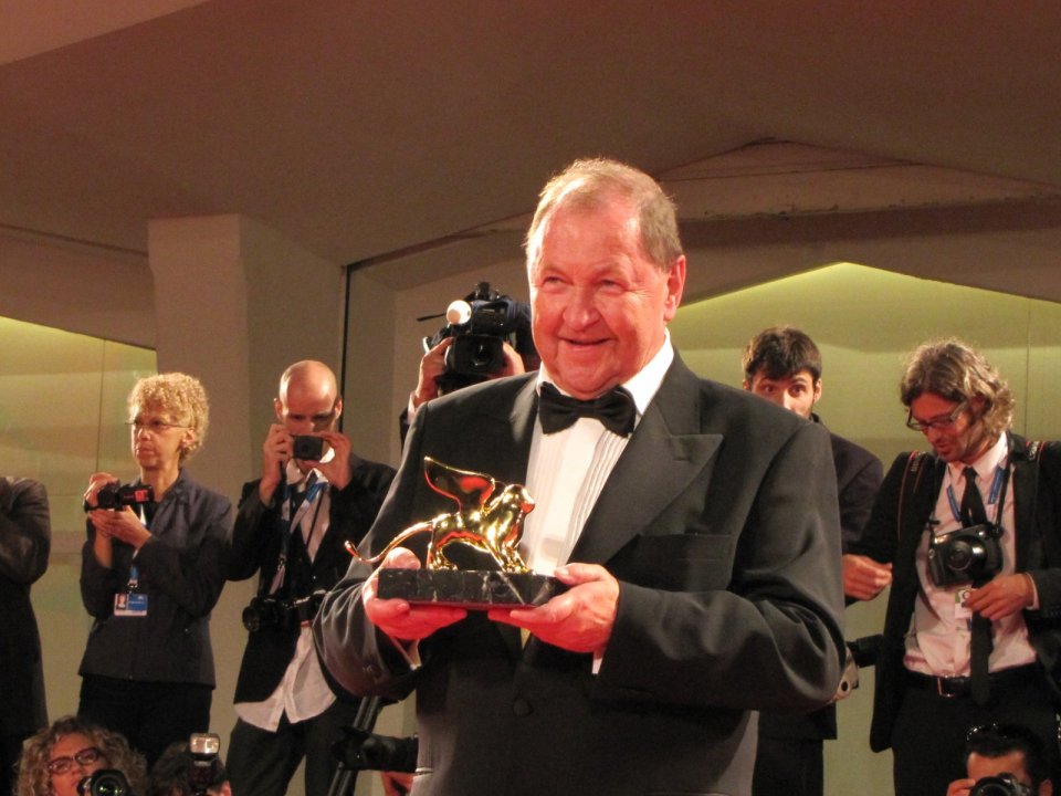 Venezia 2014, Roy Anderson con il Leone d'Oro vinto per Un piccione seduto su un ramo riflette sull'esistenza