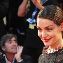 Il premio L'Oreal Valentina Corti sul tappeto rosso di Venezia 2014