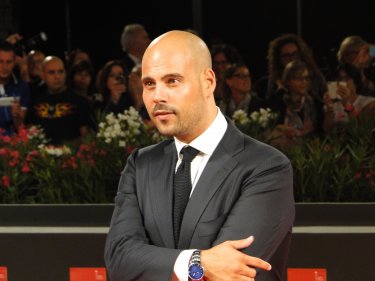 Marco D'Amore sul tappeto rosso di Venezia 2014 per Perez.