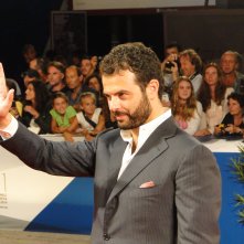 Edoardo De Angelis sul tappeto rosso di Venezia 2014 per Perez.