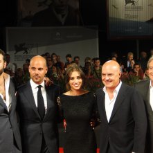 Luca Zingaretti con Marco D'Amore, Simona Tabasco, Gianpaolo Fabrizio ed il regista Edoardo De Angelis sul tappeto rosso di Venezia 2014 per Perez.