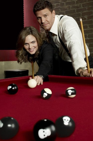 Bones: David Boreanaz e Emily Deschanel in un'immagine promozionale della decima stagione