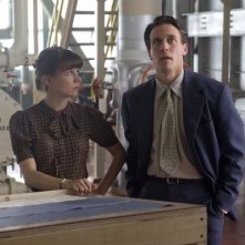 Manhattan: Katja Herbers e Ashley Zukerman nell'episodio  Acceptable Limits