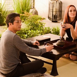 Extant: Hiroyuki Sanada e Annie Wersching nell'episodio A Pack of Cards