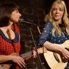 Garfunkel and Oates: Kate Micucci e Riki Lindhome nell'episodio The Fadeaway