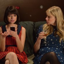 Garfunkel and Oates: Riki Lindhome con Kate Micucci nell'episodio The Fadeaway