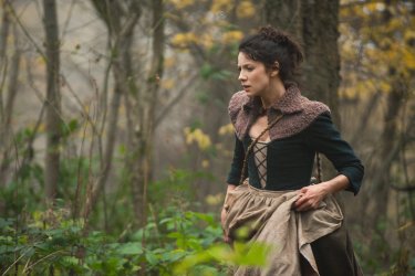 Outlander: Caitriona Balfe nell'episodio The Gathering