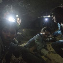 Edwin Hodge con Ben Feldman in Necropolis - La città dei morti