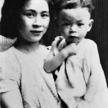 Una preziosa immagina del piccolo Hayao Miyazaki con la madre