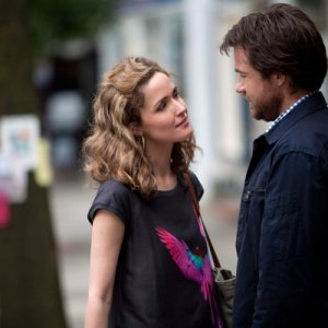 This Is Where I Leave You: Rose Byrne e Jason Bateman flirtano in scena