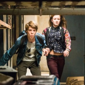 Under the Dome: Colin Ford e Mackenzie Lintz nell'episodio