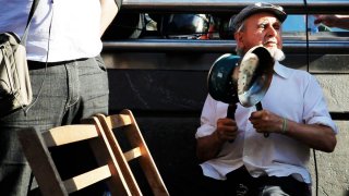 Everyday Rebellion: la rivolta spagnola in una scena del film