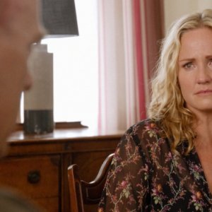 Under the Dome: Sherry Stringfield nell'episodio The Fall