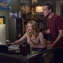 Sex Tape - Finiti in rete: Cameron Diaz e Jason Segel disperati davanti al pc in una scena del film