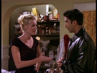 Friends: Rebecca Romijn e David Schwimmer nell'episodio Catering per funerali