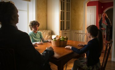 The Leftovers: una sequenza dell'episodio The Prodigal Son Returns