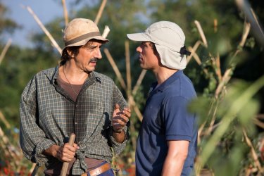 Sergio Rubini con Stefano Accorsi in una scena de La nostra terra