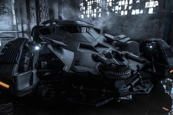 Batman v Superman: Dawn of Justice - La prima immagine ufficiale della Batmobile